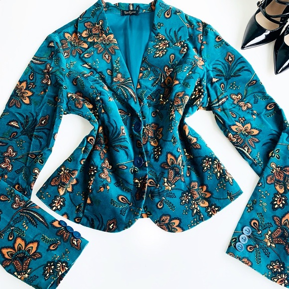 Forever 21 Jackets & Blazers - TWENTY ONE Green Floral Crush Velvet Blazer
